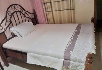 Upendo G HOUSE Kigali has rooms with a private hot tub