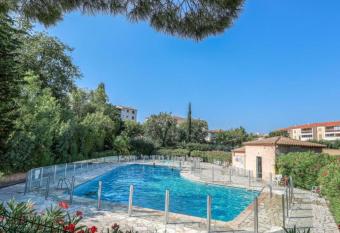 Apt in residence with pool Tennis court has Balcony rooms