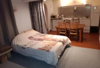 studio chez l habitant allows 18 year olds to book a room