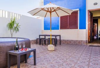 Live Buenavista Cozy allows 18 year olds to book a room