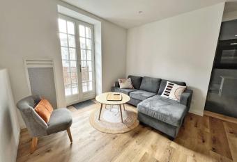 Le petit Vieljeux - Coeur de ville has Balcony rooms