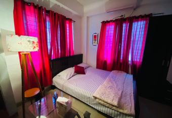 Cozy Budget Friendly Ac Room (Non Attached) has Balcony rooms
