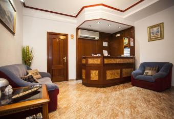 Pensi  n Carrera allows 18 year olds to book a room