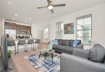 Cathedral Lakes has Balcony rooms