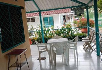 Agradable caba  a con piscina has Balcony rooms