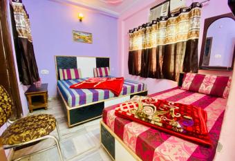 Hari Ganga Hotel -Near by Railway Station has Balcony rooms