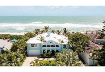 Beachfront Paradise! GREAT FAMILY Vacation! SALTWATER HEATED POOL has Balcony rooms