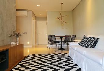 Apartamento 302 - Contempor  neo - Praia Brava - Localiza    o Privilegiada has Balcony rooms