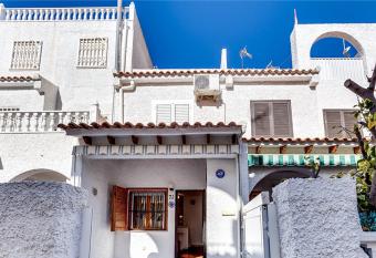 044 Bajo del Sol allows 18 year olds to book a room