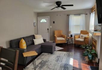 Charming 2 bedroom with free parking on premises allows 18 year olds to book a room