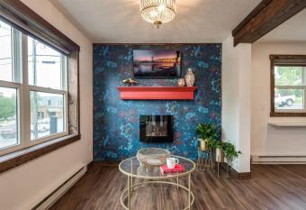 King Beds, 3 BR Luxury Condo has Balcony rooms