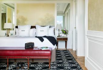 BLESS Hotel Madrid - The Leading Hotels of the World has rooms with a private hot tub