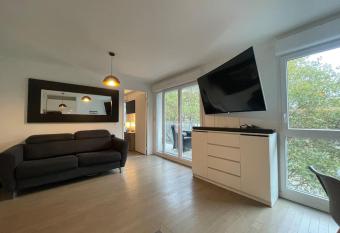 Appartement de 2 pi  ces tout confort proche paris has Balcony rooms