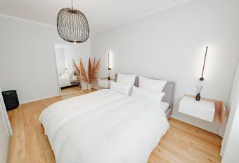 Moderne ruhige 2-Zimmer Wohnung. allows 18 year olds to book a room