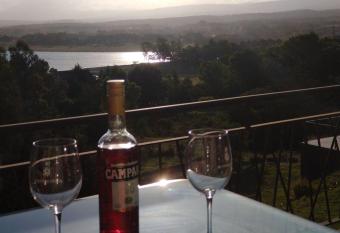 Condominio Monte Molinos - Departamento en N  utico frente al Lago allows 18 year olds to book a room