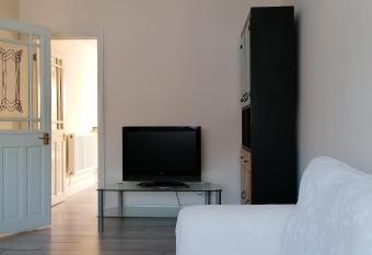 Chantilly allows 18 year olds to book a room