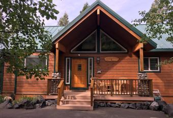 Romantic Mountain Home has Balcony rooms