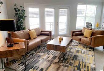 Desired Midtown King Suite 2BD/2BA free parking has Balcony rooms