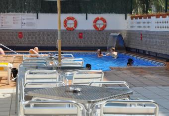 Aparthotel Safari allows 18 year olds to book a room