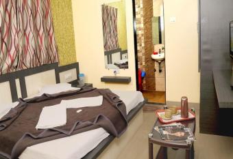 The Travellers Inn allows 18 year olds to book a room