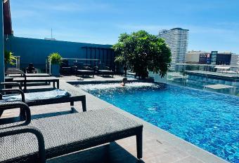 The Base Inn Pattaya allows 18 year olds to book a room