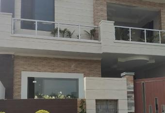 Pyramid Homestay allows 18 year olds to book a room