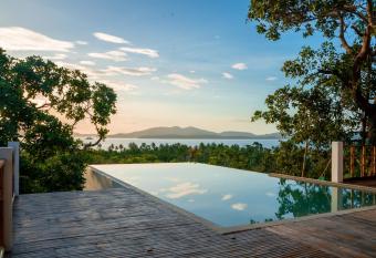 Ocean Green Eco Lodge has Balcony rooms