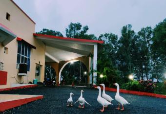 Jahaj Mahal Hotel has Balcony rooms