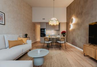 Petit Luxe Volta   TIC has Balcony rooms