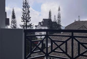 Blossom Silverpark Apartment has Balcony rooms