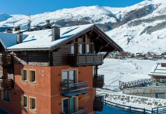 Hotel Bondi has Balcony rooms