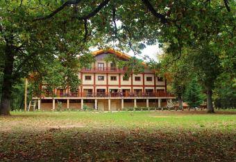 Albergue Espinosa de los Monteros has Balcony rooms
