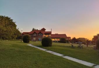 Rincon del Valle has Balcony rooms
