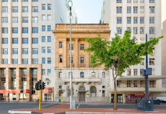 Neighbourgood Reserve allows 18 year olds to book a room