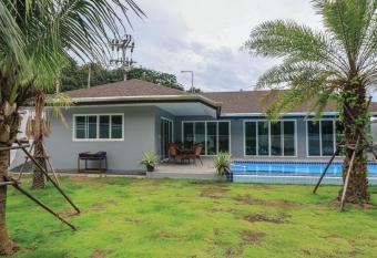 Haleluya Three Bedroom Pool Villa 1 allows 18 year olds to book a room