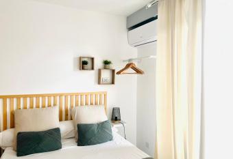 LES PALMIERS - Appartement avec piscine proche plage allows 18 year olds to book a room