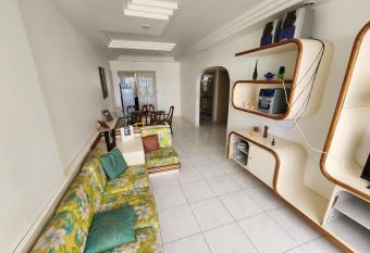 Apto Pitangueiras 2 quartos , 1 vaga , 6 pessoas , 50 metros do mar has Smoking rooms