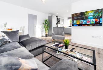 The Marsons Collection - New Luxury Apartment - Balcony - Secure Parking has Balcony rooms