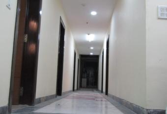 Hotel Royal Regency allows 18 year olds to book a room