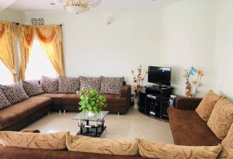 In-Africa Stay, Cheerfull Three Bedroom House has Balcony rooms