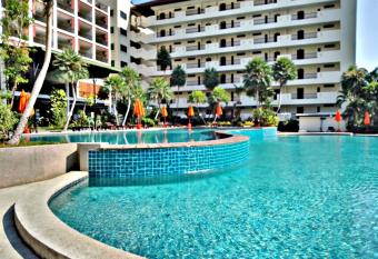 Wongamat Privacy 1-2 BR Apartments has Balcony rooms