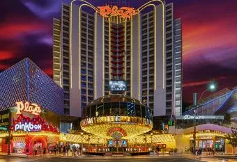 Strip View Condo near convention center has Balcony rooms