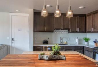 Sage Creek at Moab Desert Reflections has rooms with a private hot tub