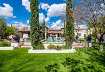 10BR - Valley Vista Mansion has Balcony rooms