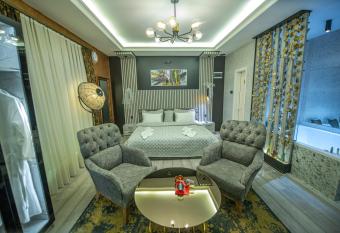 Hotel and Apartments Central City Prishtina has Balcony rooms