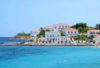 TRADITIONAL OLD MANSION IN THE ISLAND OF SPETSES, WITH SEA VIEW. has Balcony rooms