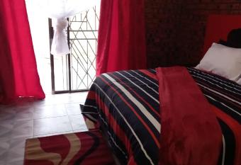 Lakeviewoasis has Balcony rooms