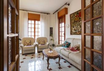 Casa Quinci vicino al mare has Smoking/Balcony rooms