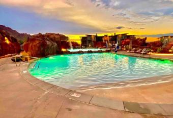 Beautiful Brand New Luxury Condo @ Sage Creek has rooms with a private hot tub