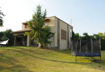 Villa Vasili allows 18 year olds to book a room